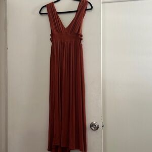 Chic Sleeveless Maxi Dress in Rust
